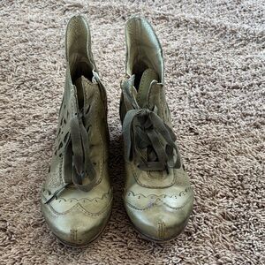 Stylish Olive Lace-Up Boots for Women